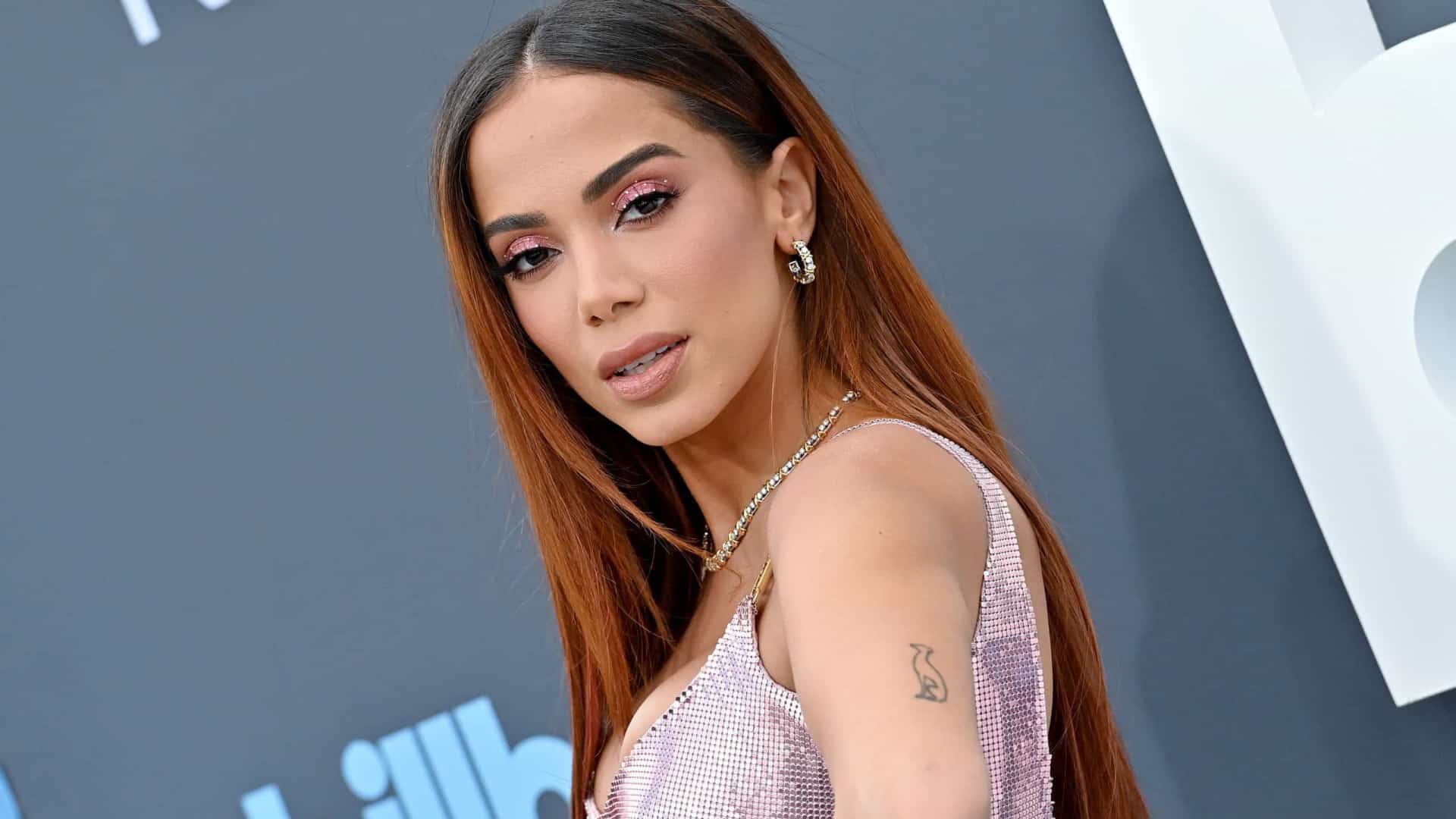 Vídeo: Anitta surge nua em teaser para série da Netflix; saiba qual