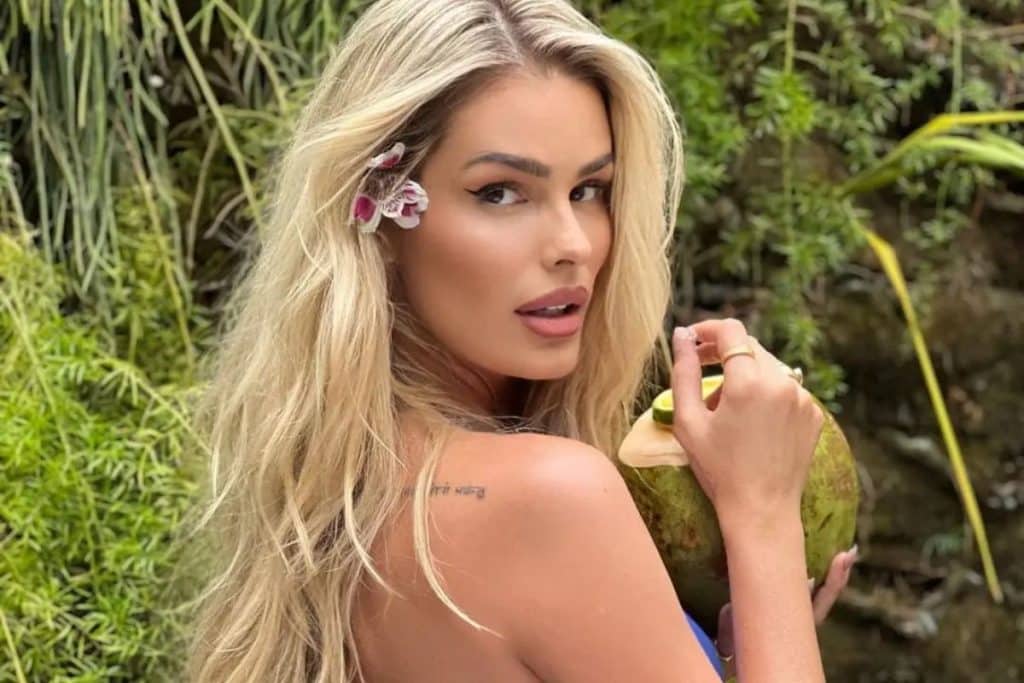 Yasmin Brunet chama atencao com look transparente e barriga a mostra veja foto