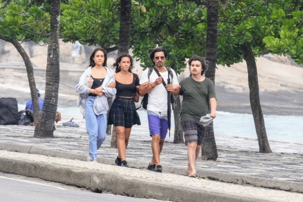 André Gonçalves e seus filhos: Manuela, Pedro Arthur e Valentina. (Foto: AgNews)