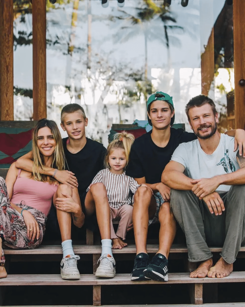 Fernanda Lima, Rodrigo Hilbert e família. (Foto: Reprodução/Instagram)